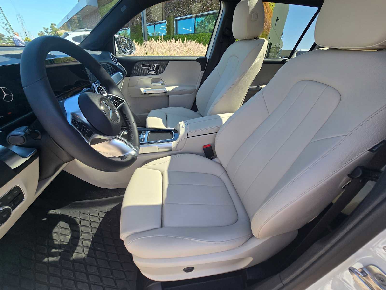 Used 2025 Mercedes-Benz GLB 250 4MATIC image 24