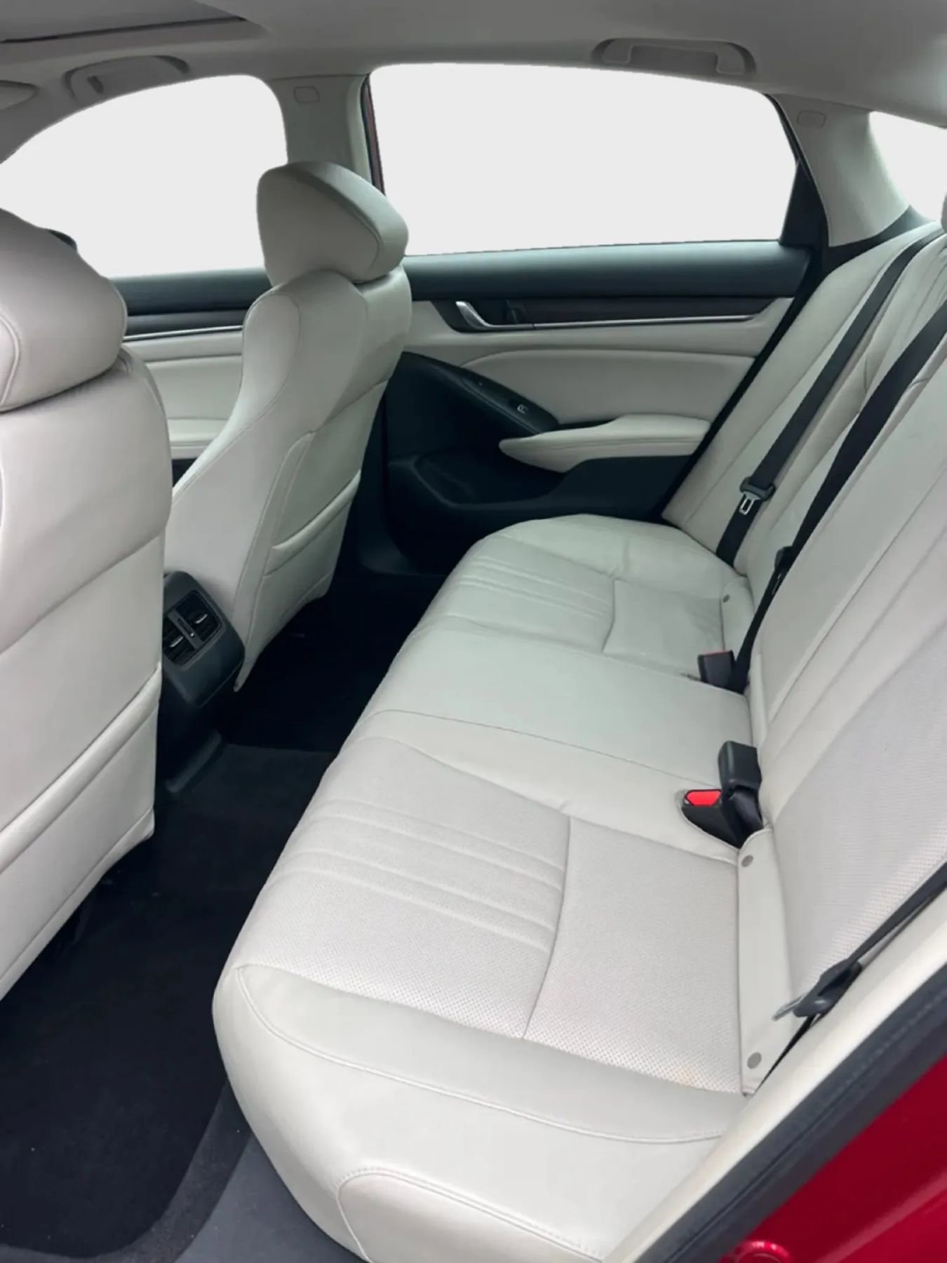 Used 2018 Honda Accord Touring image 10