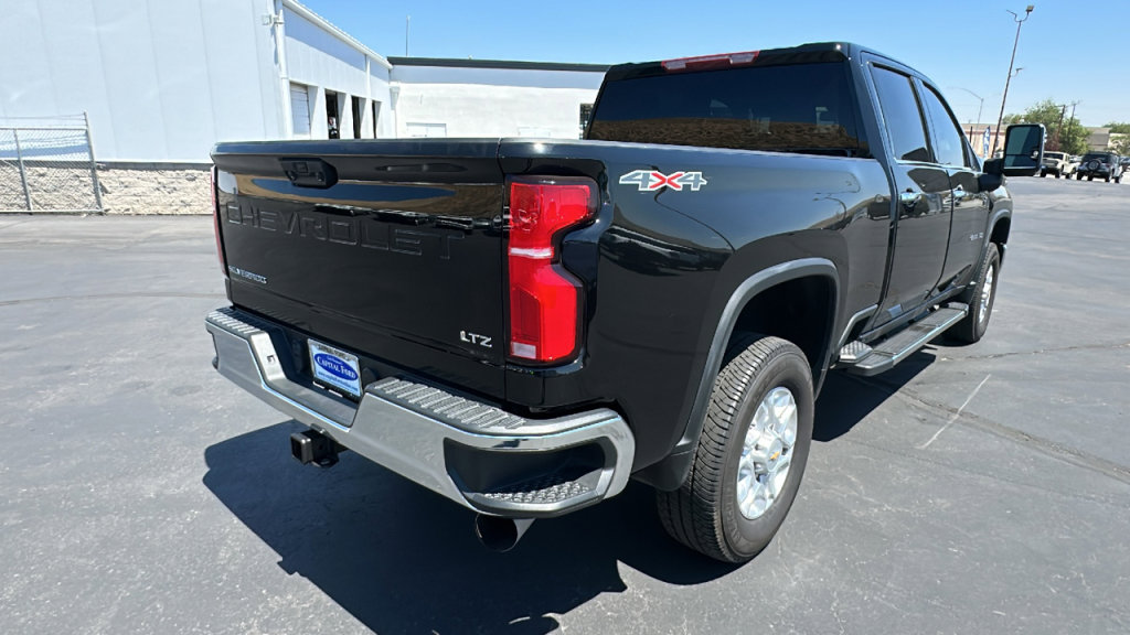 Used 2024 Chevrolet Silverado 2500 LTZ AWD/4WD image 3