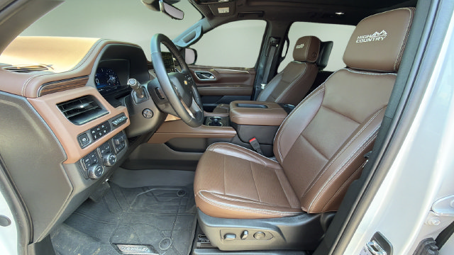 Used 2024 Chevrolet Suburban High Country AWD/4WD image 18