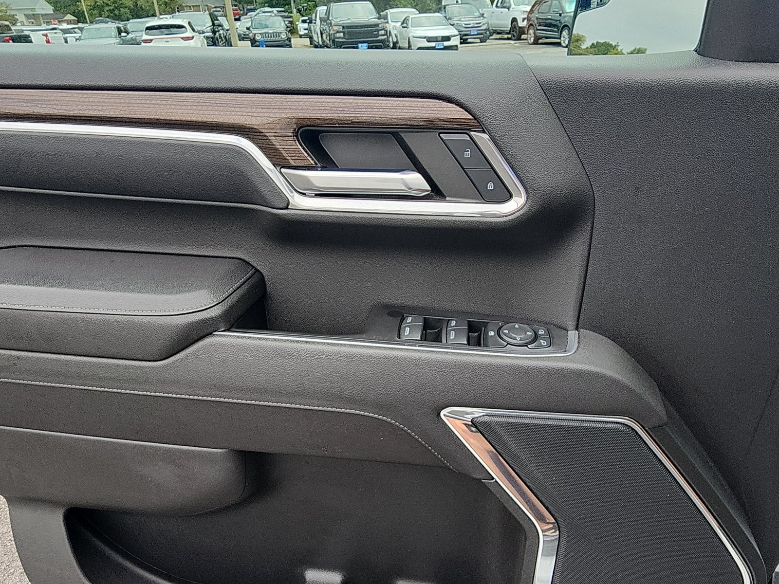 Used 2023 Chevrolet Silverado 1500 LT AWD/4WD image 18
