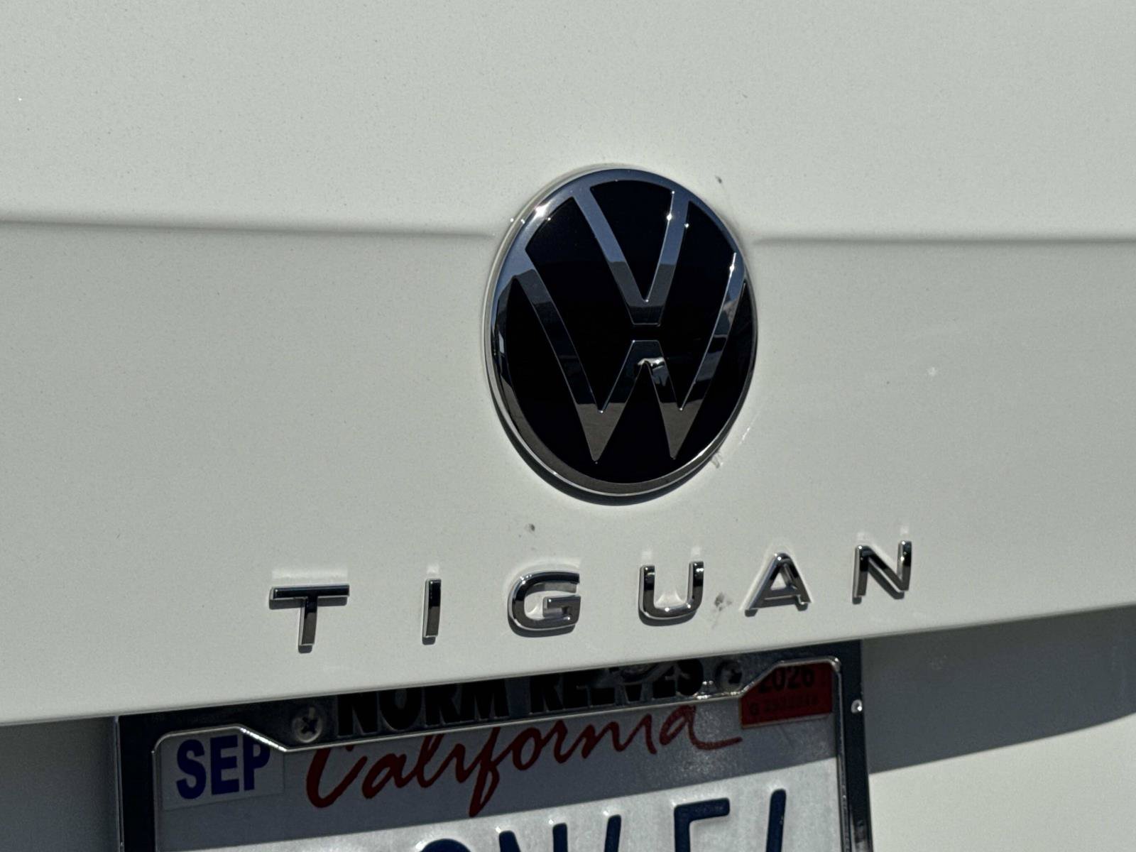 Certified 2024 Volkswagen Tiguan SE FWD image 30