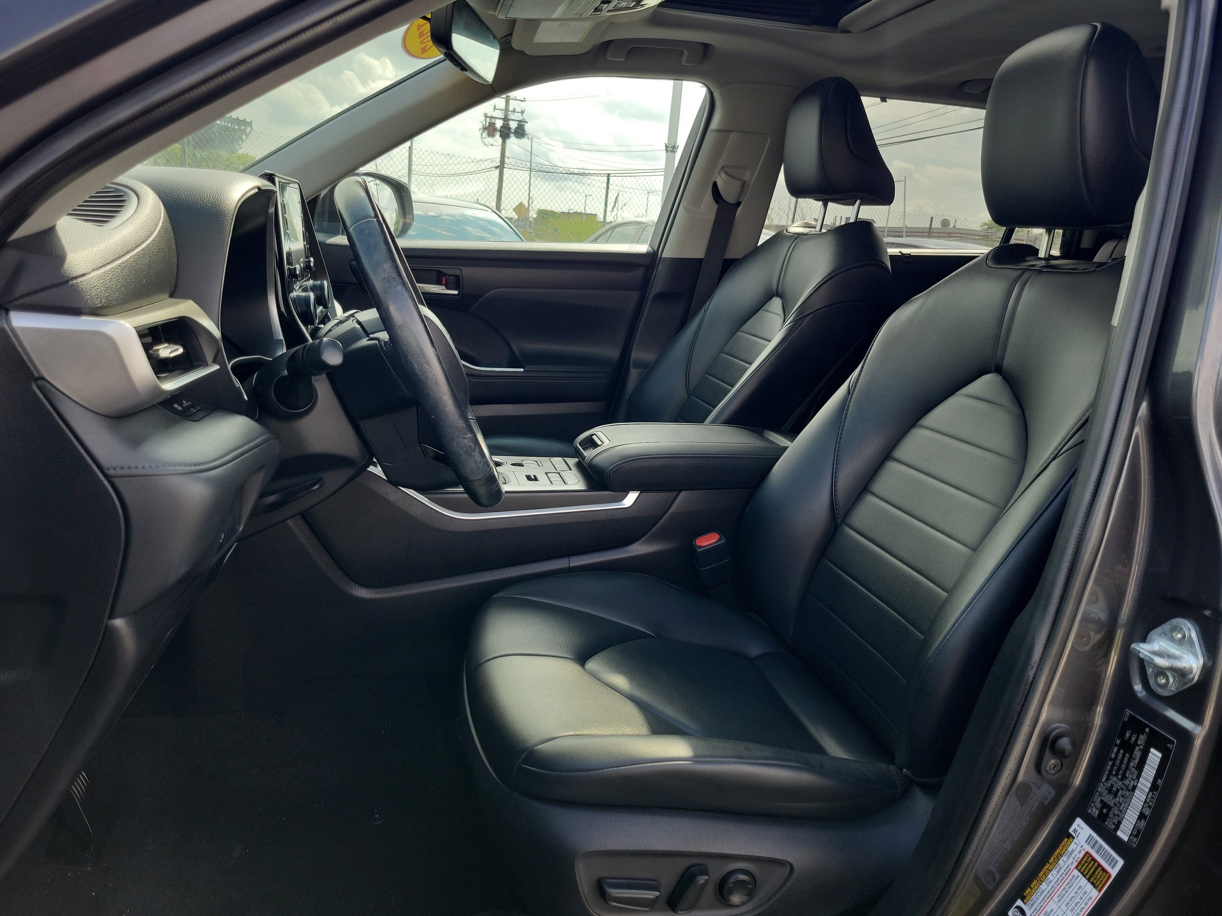 Used 2021 Toyota Highlander XLE image 20