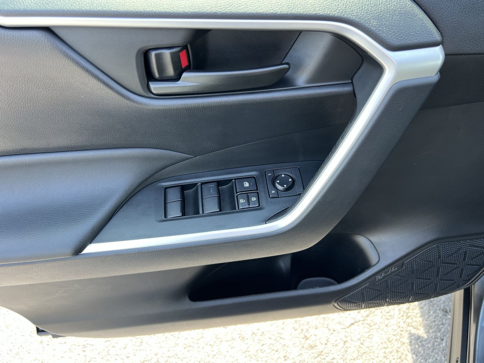 Used 2023 Toyota RAV4 LE FWD image 14
