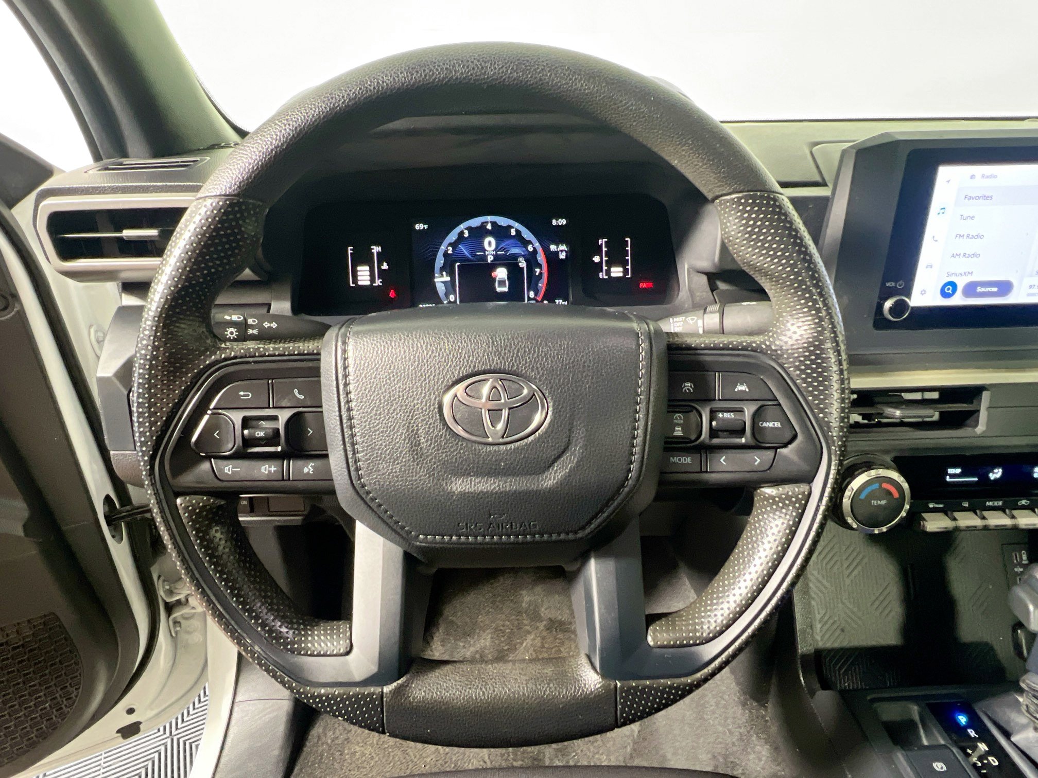 Used 2024 Toyota Tacoma SR image 17