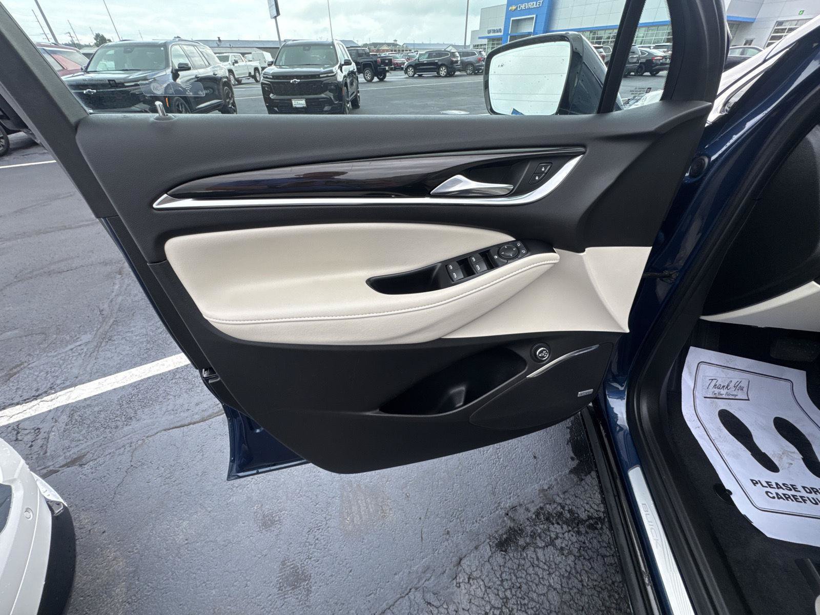 Used 2023 Buick Enclave Essence w/ Experience Buick Package FWD image 7