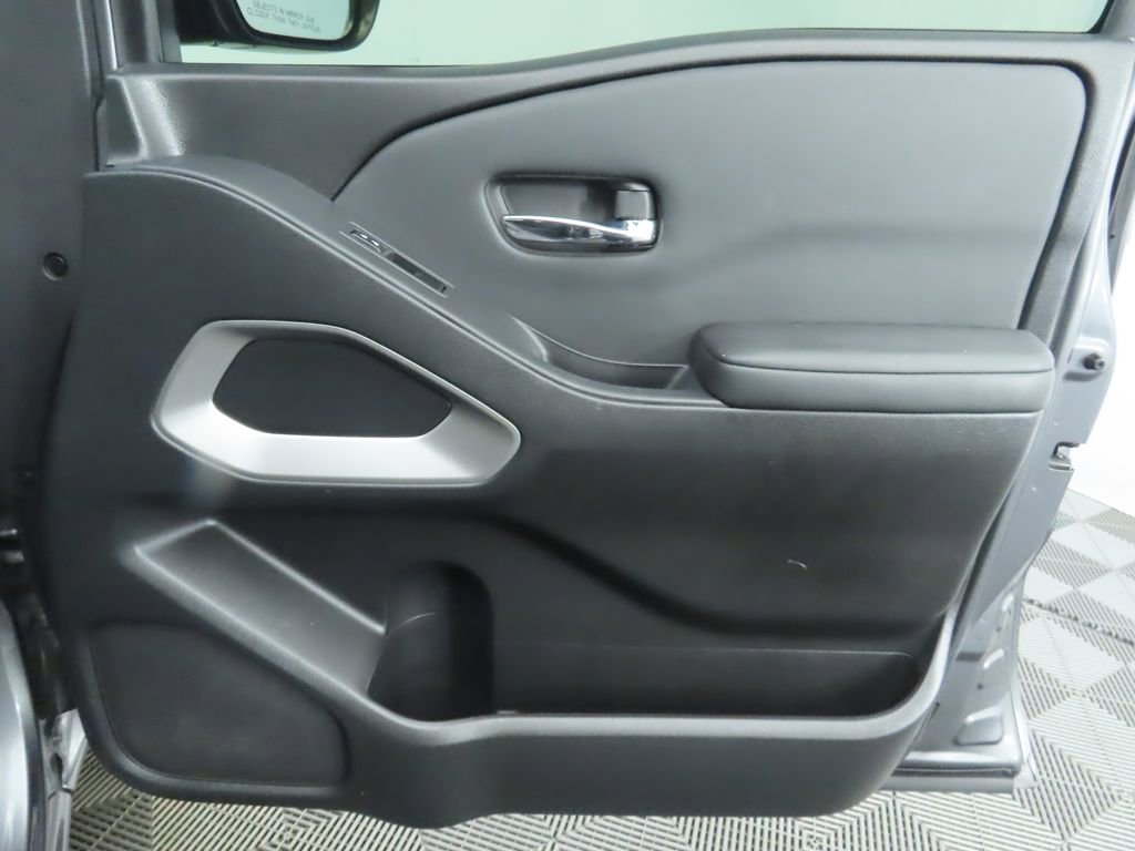 Used 2022 Nissan Frontier SV image 25