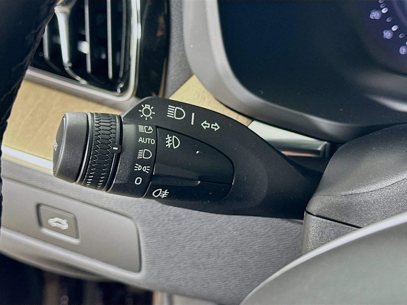 New 2026 Volvo XC60 B5 Plus w/ Protection Package Premier AWD/4WD image 20