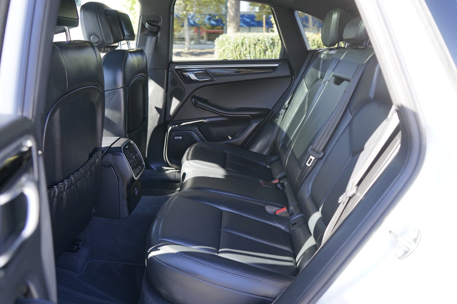 Used 2020 Porsche Macan S image 23