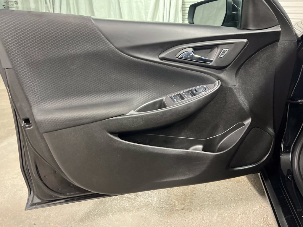 Used 2025 Chevrolet Malibu LT FWD image 23