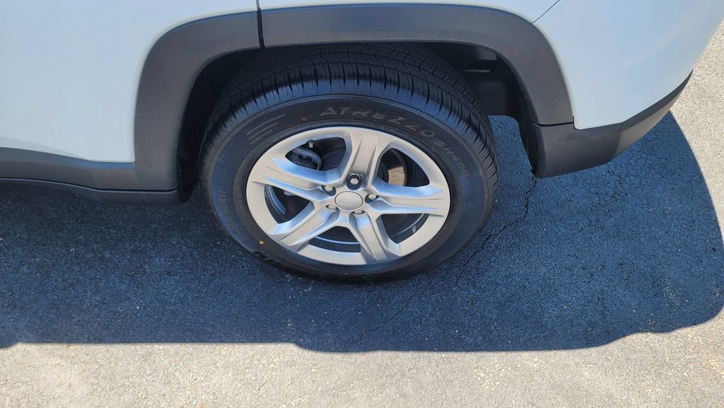 Used 2024 Jeep Compass Latitude AWD/4WD image 8