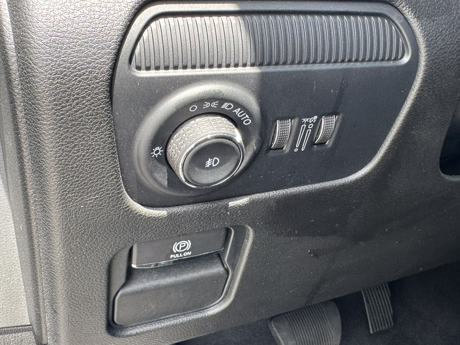 Used 2025 Jeep Wagoneer Series III w/ Premium Group I AWD/4WD image 39