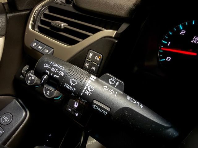Used 2020 GMC Yukon Denali w/ Denali Premium Package AWD/4WD image 40