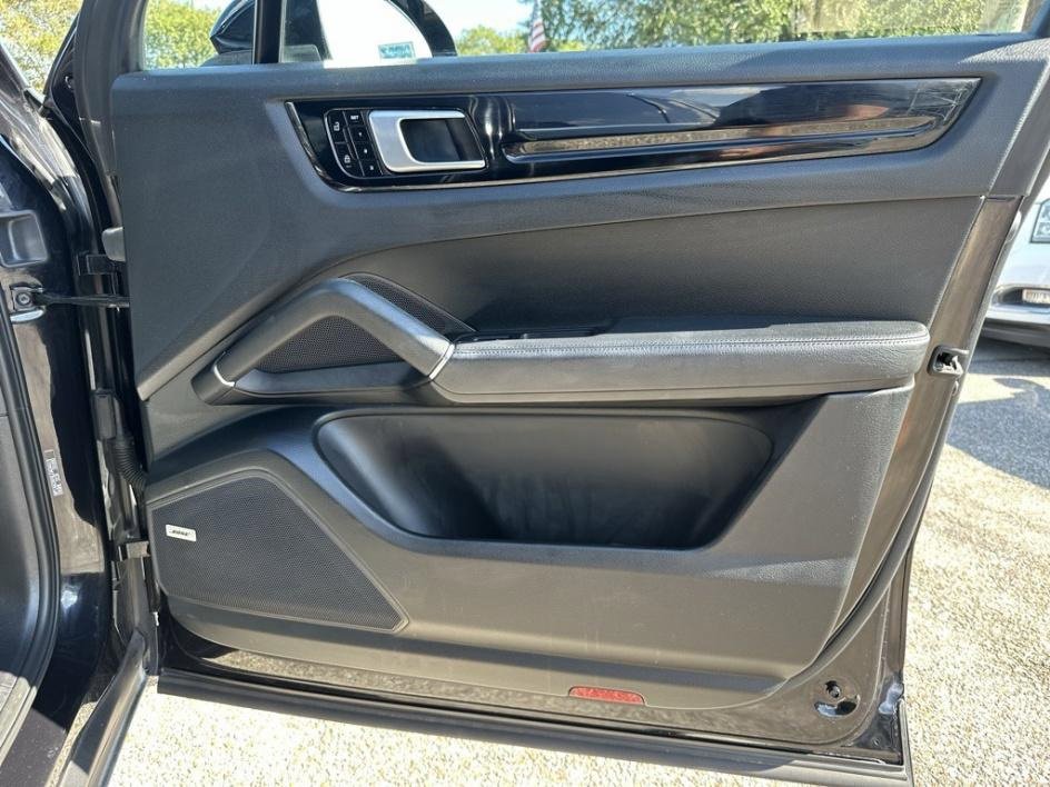 Used 2020 Porsche Cayenne image 19