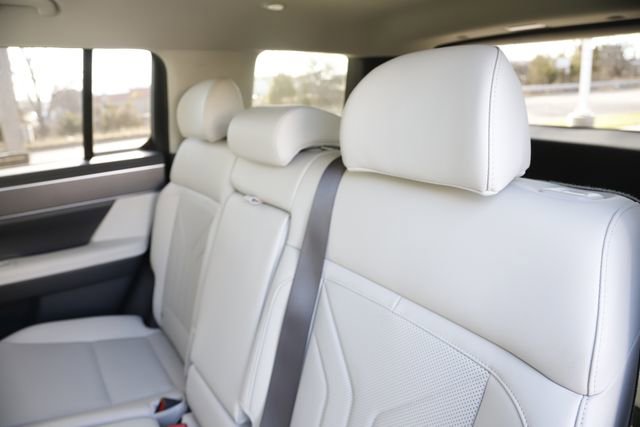 Used 2025 Hyundai Santa Fe SEL image 16