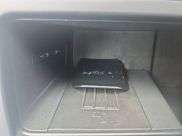 Used 2025 Volkswagen Tiguan SE image 32