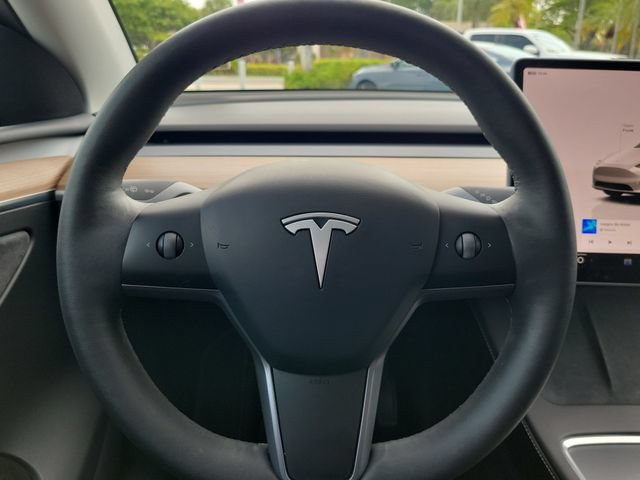 Used 2025 Tesla Model Y Long Range RWD image 21