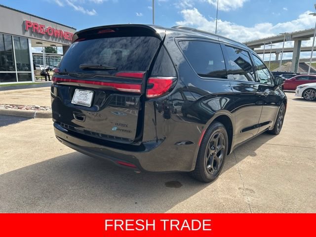 Used 2024 Chrysler Pacifica Premium FWD image 14