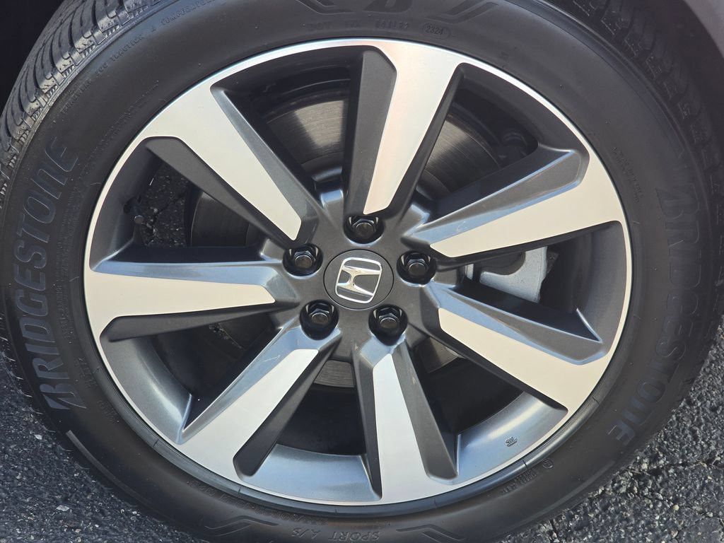 Used 2025 Honda Pilot Touring image 10