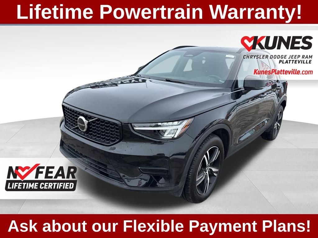 Used 2024 Volvo XC40 B5 Core AWD/4WD image 4