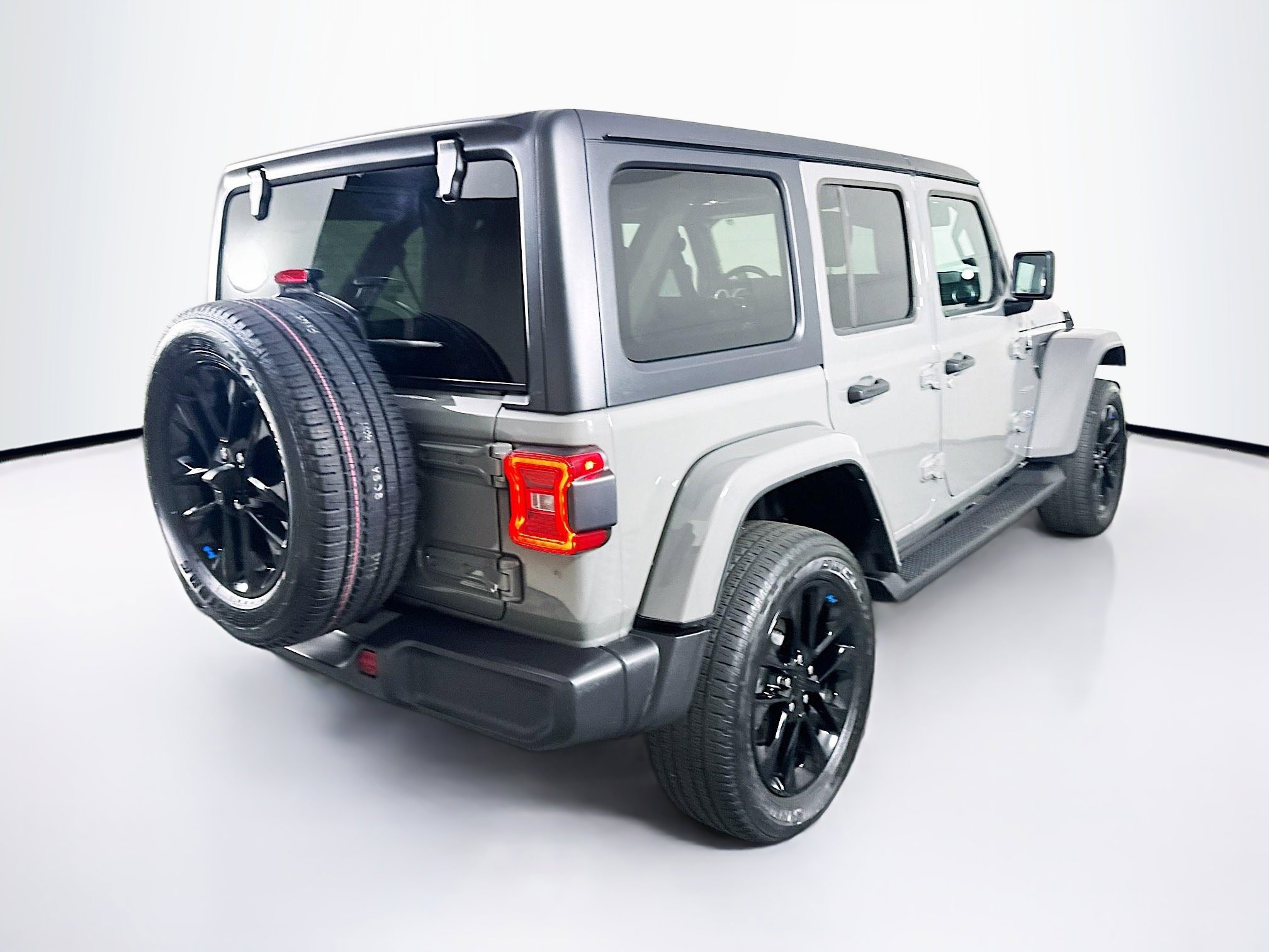 Used 2023 Jeep Wrangler Sahara w/ Cold Weather Group image 9