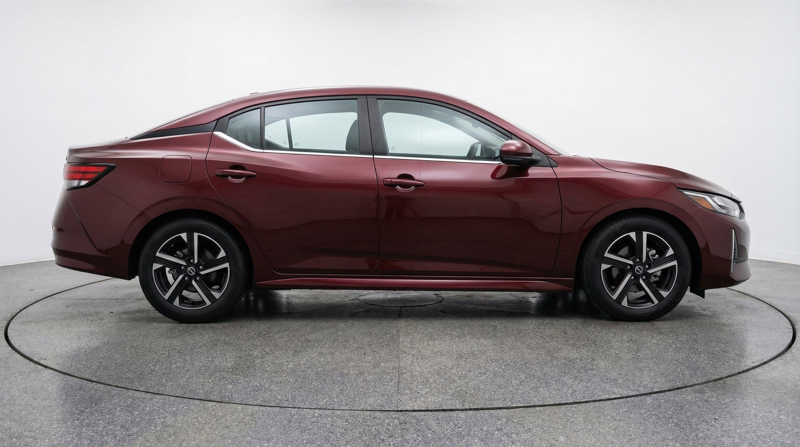 Used 2025 Nissan Sentra SV FWD image 11