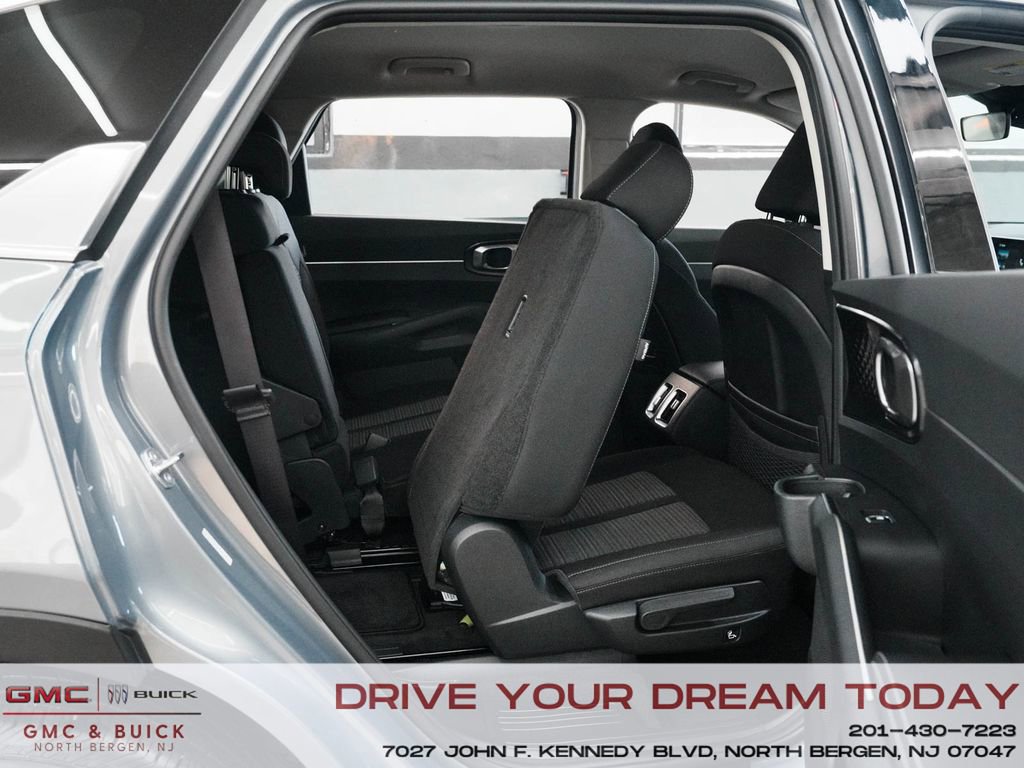 Used 2025 Kia Sorento LX image 34
