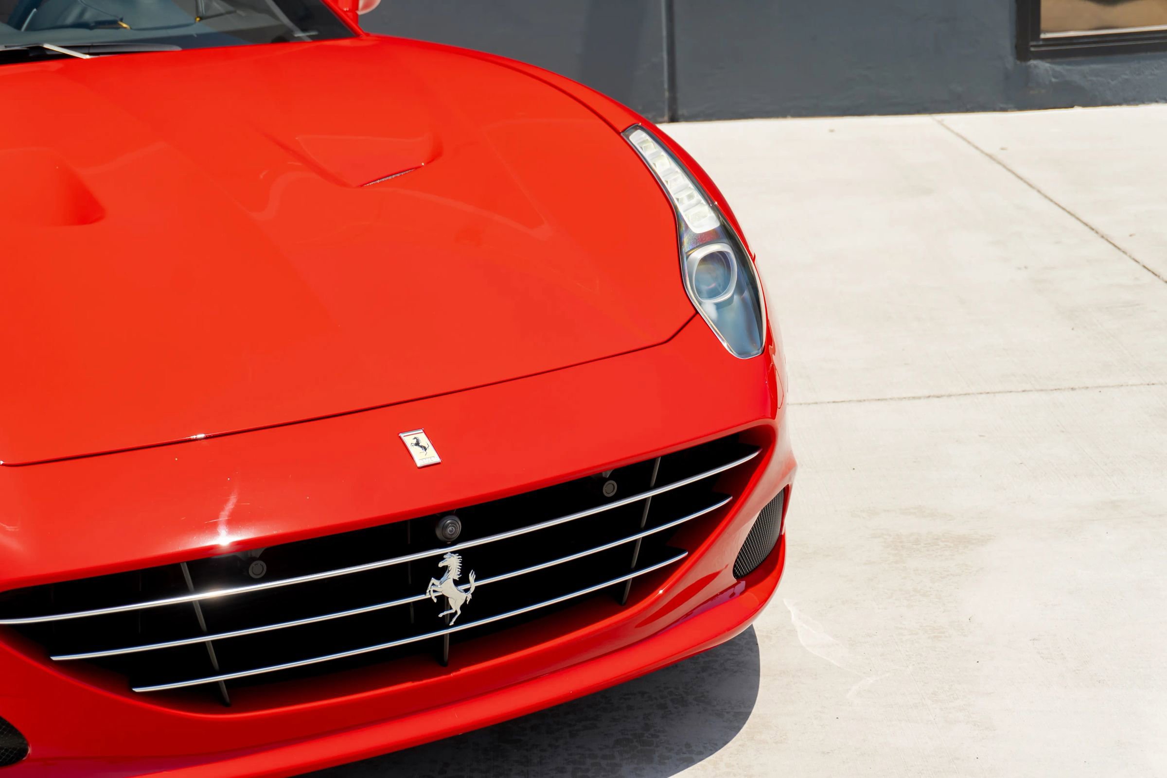 Used 2016 Ferrari California T RWD image 26