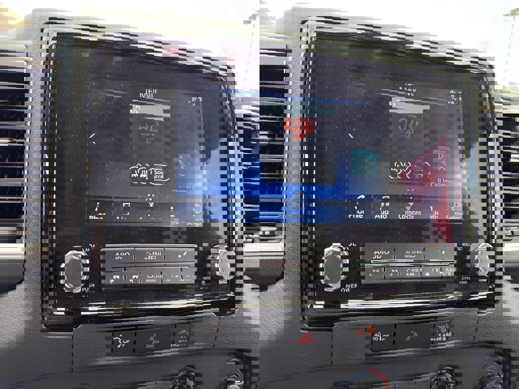 Used 2024 Nissan Frontier SV image 17