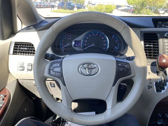 Used 2011 Toyota Sienna XLE w/ Premium Pkg FWD image 16