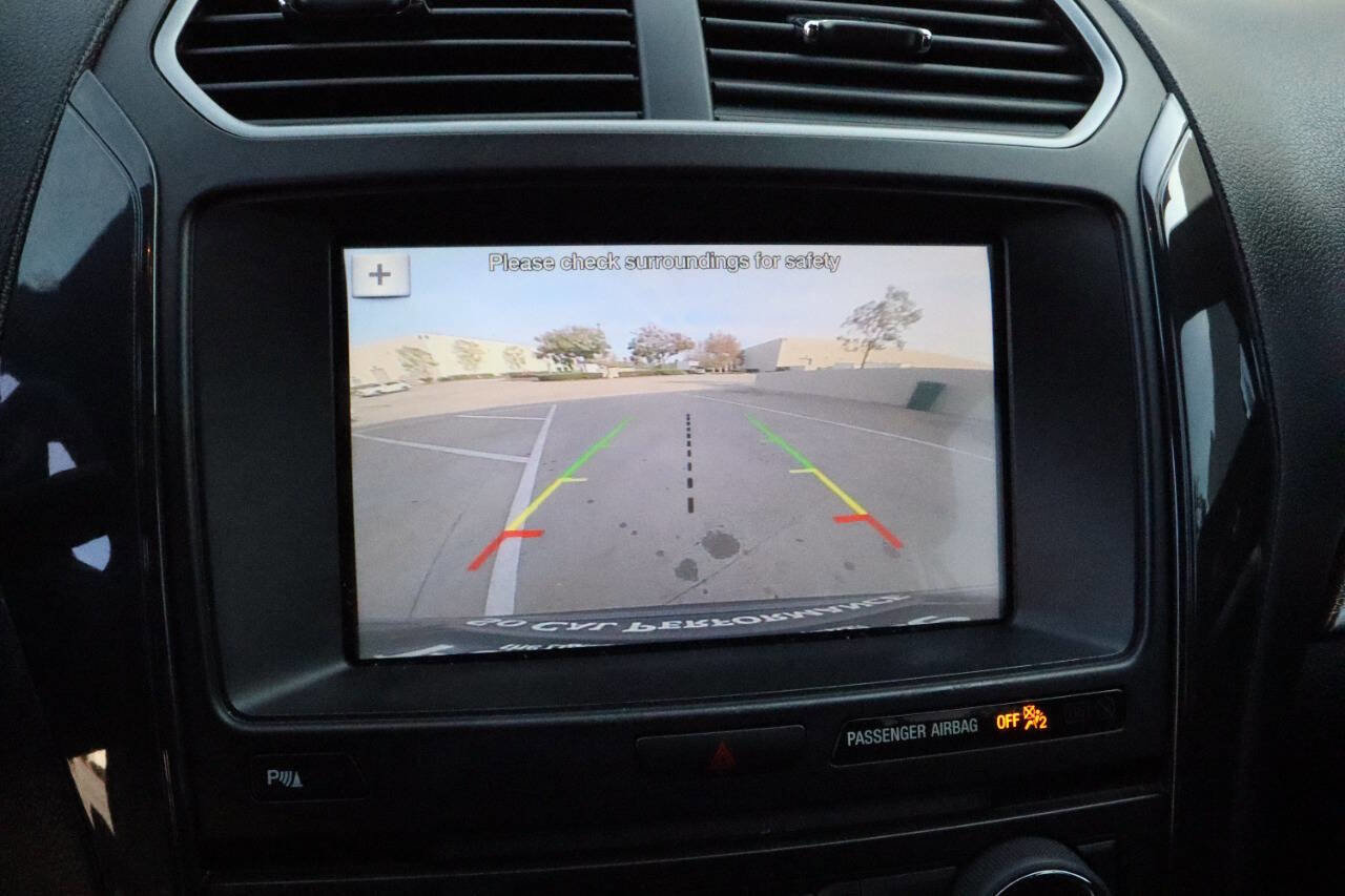 Used 2018 Ford Explorer XLT w/ Equipment Group 202A image 3