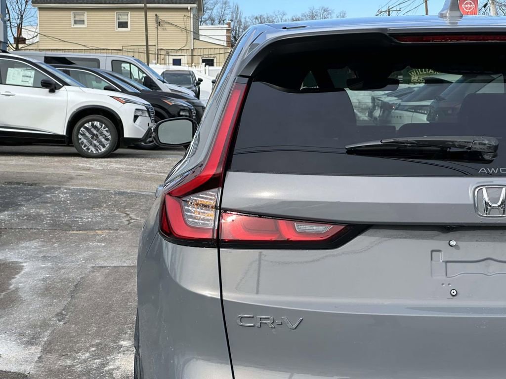 Used 2025 Honda CR-V EX-L image 12