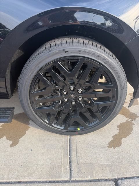 New 2026 Ford Expedition Platinum w/ Stealth Performance Package AWD/4WD image 9