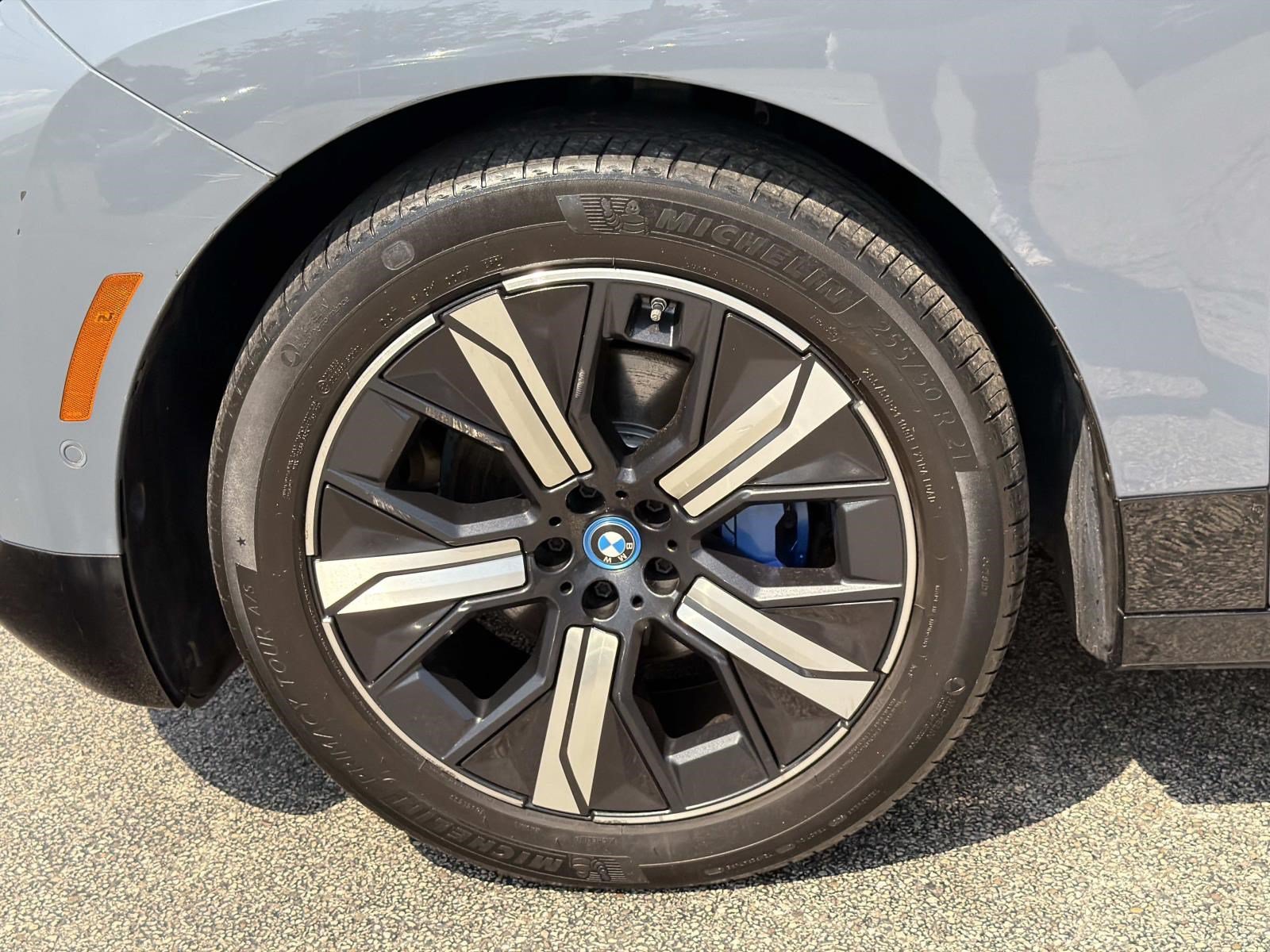 Certified 2022 BMW iX xDrive50 w/ Sport Package AWD/4WD image 10
