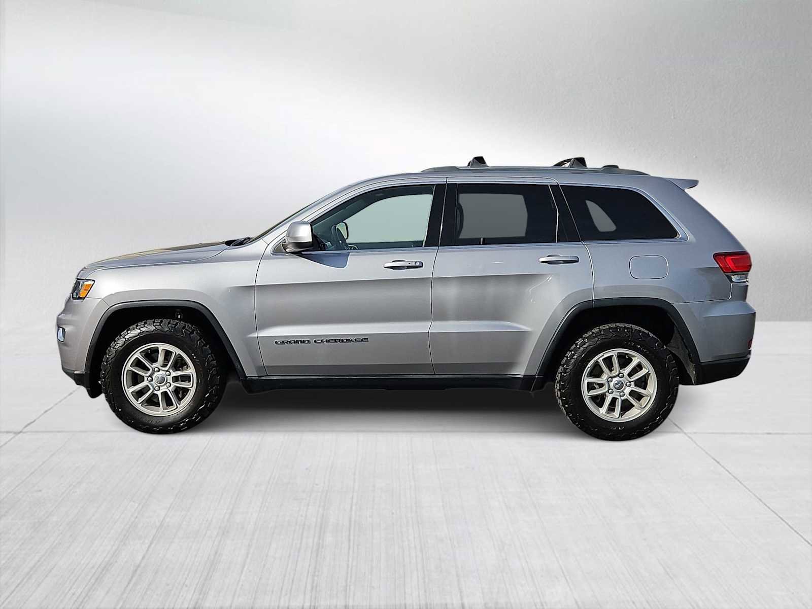 Used 2020 Jeep Grand Cherokee Laredo image 5