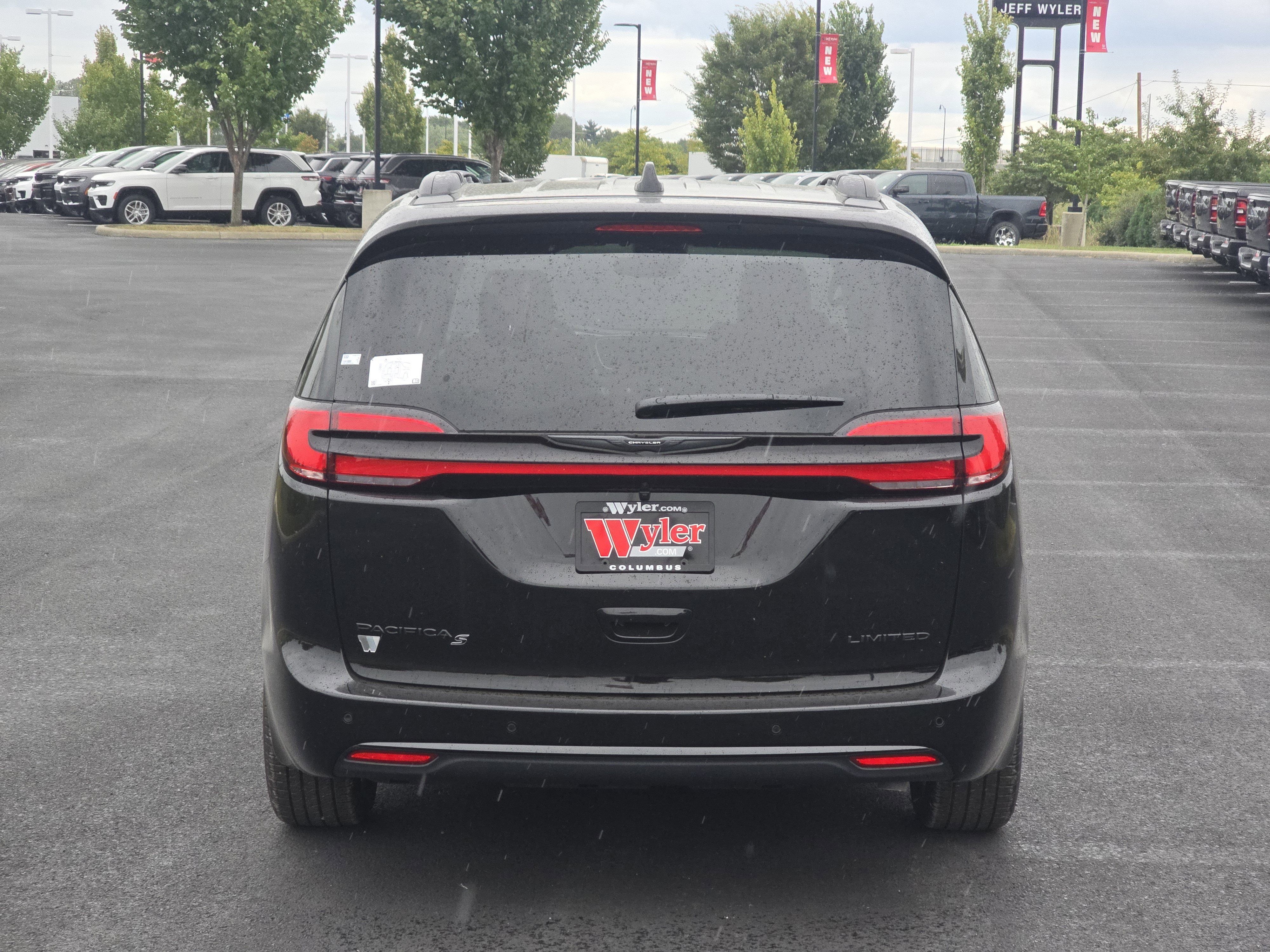 New 2026 Chrysler Pacifica Limited w/ S Appearance Package image 17