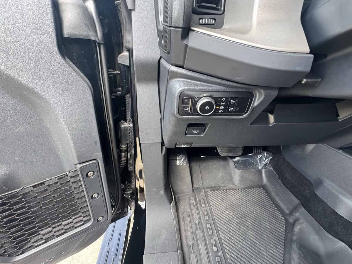 Used 2025 Ford Bronco Outer Banks AWD/4WD image 10