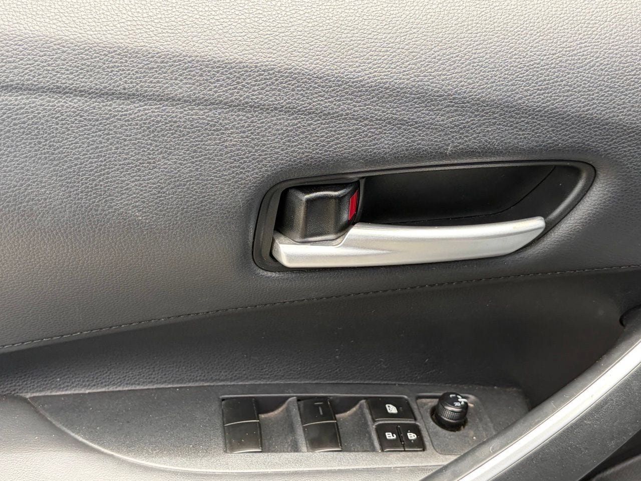 Used 2020 Toyota Corolla SE w/ Carpet Mat Package (TMS) FWD image 6