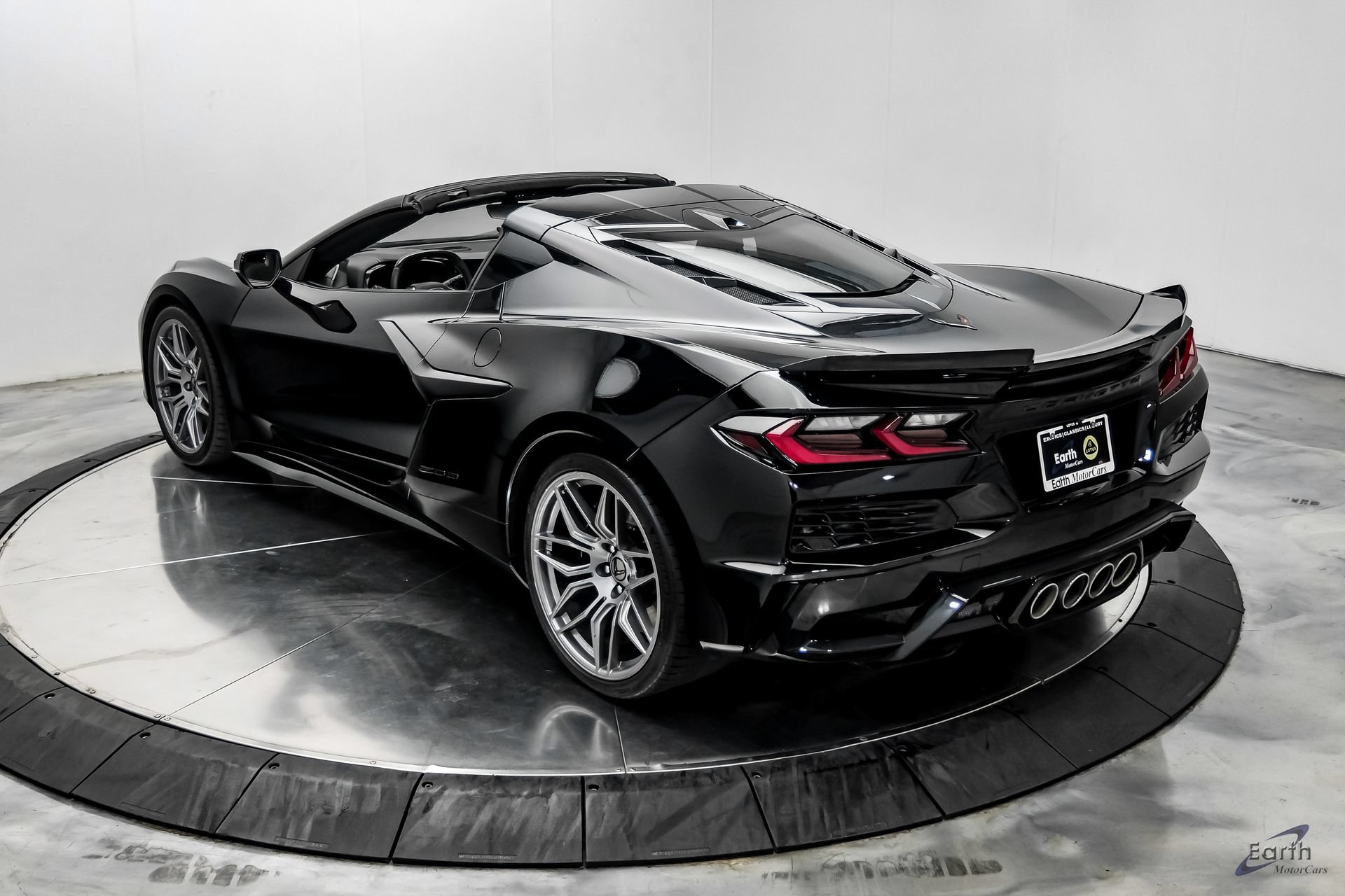 Used 2024 Chevrolet Corvette Z06 RWD image 15