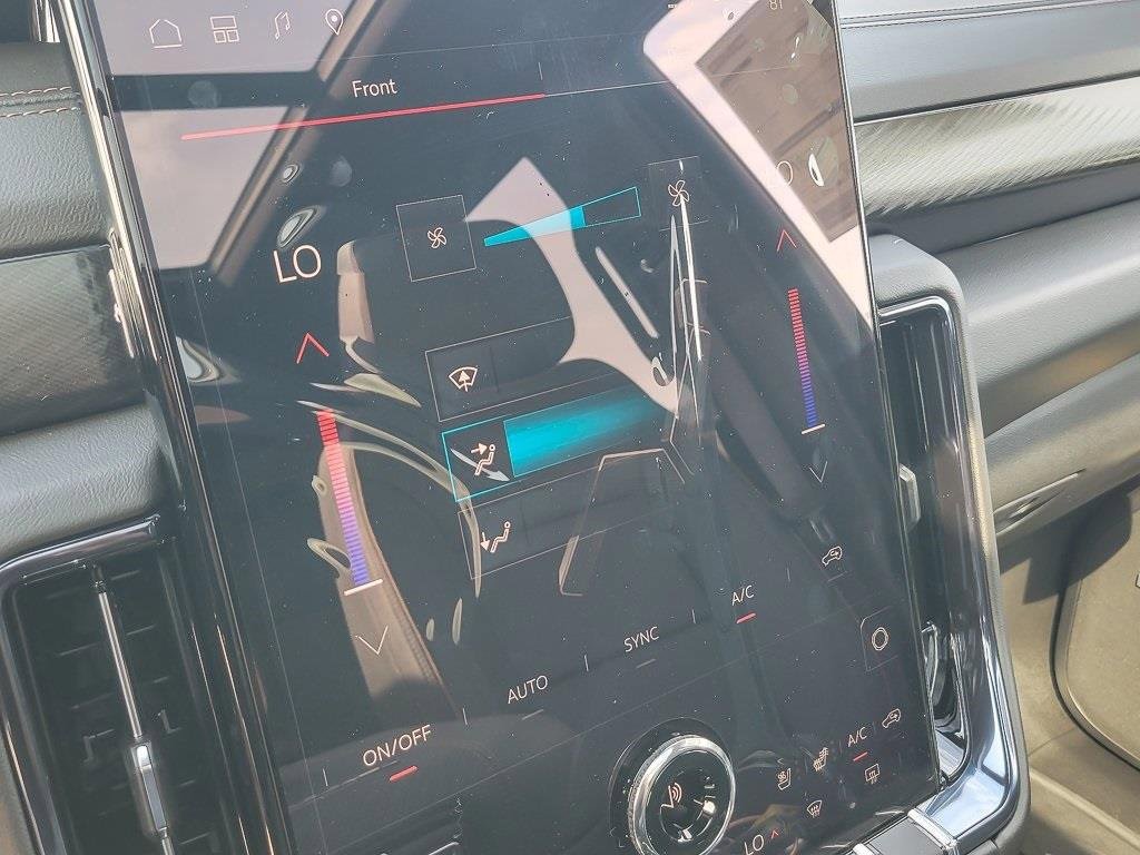 New 2026 GMC Yukon AT4 w/ AT4 Premium Package image 18