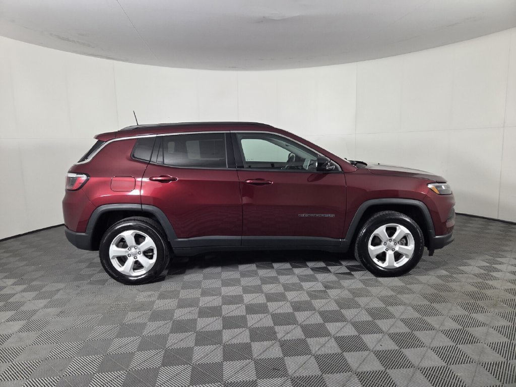Used 2022 Jeep Compass Latitude AWD/4WD image 5