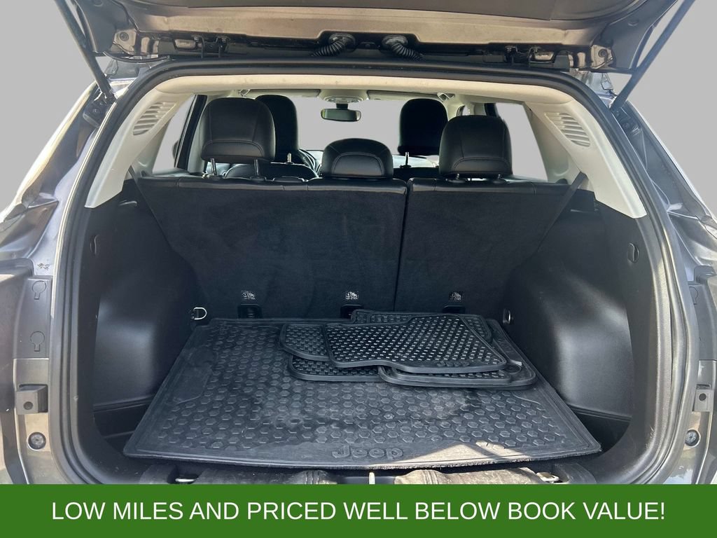 Used 2018 Jeep Compass Latitude w/ Cold Weather Group AWD/4WD image 11