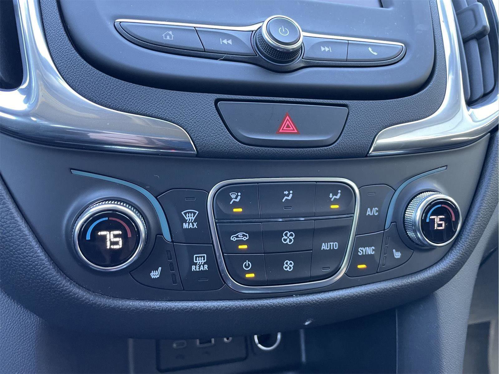 Used 2020 Chevrolet Equinox LT image 32