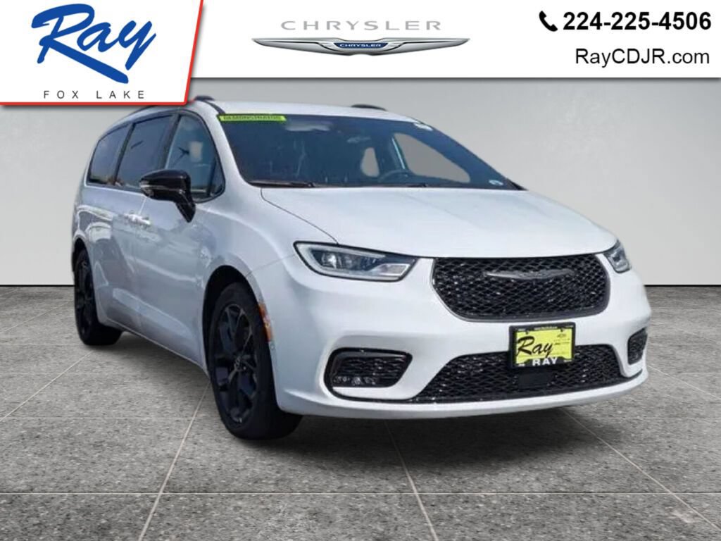 New 2026 Chrysler Pacifica Select w/ S Appearance Package