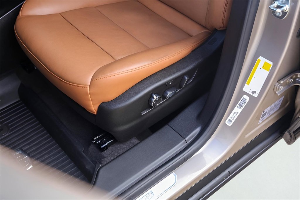 Used 2024 Cadillac XT4 Premium Luxury w/ Active Safety Package image 11