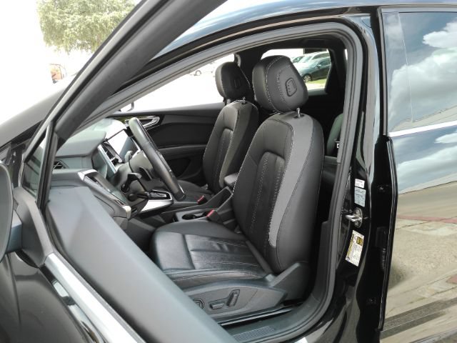 Used 2022 Audi Q4 e-tron Prestige AWD/4WD image 14