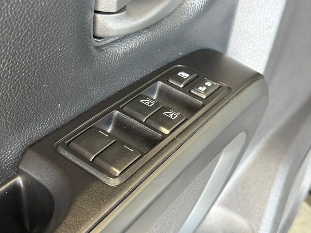 Used 2017 Nissan Titan S image 16