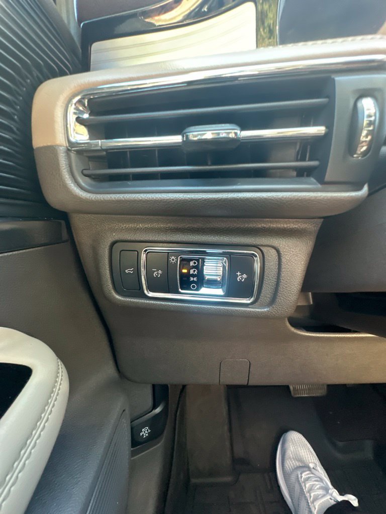 Used 2021 Lincoln Corsair FWD w/ Premium Package image 23