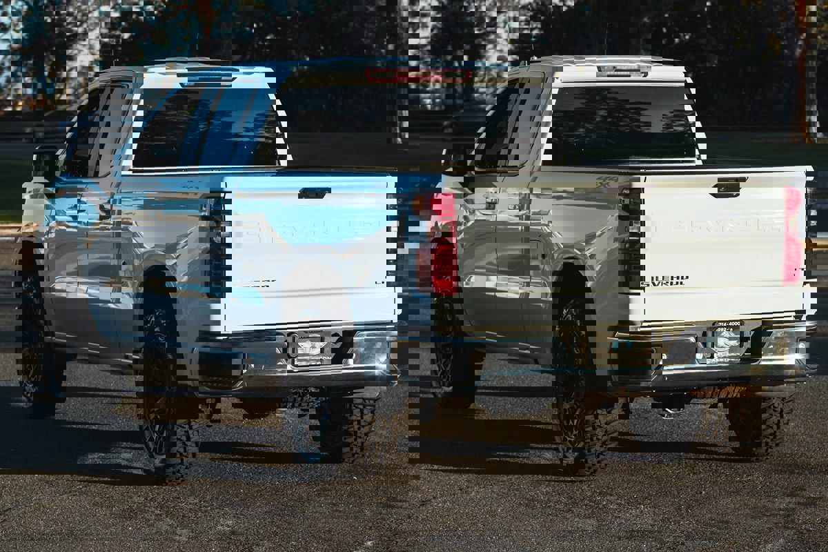 Used 2019 Chevrolet Silverado 1500 LT w/ Convenience Package image 10