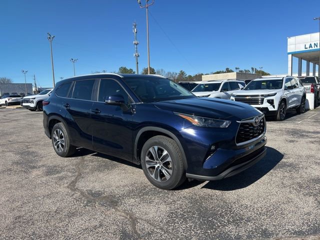 Used 2023 Toyota Highlander XLE image 1